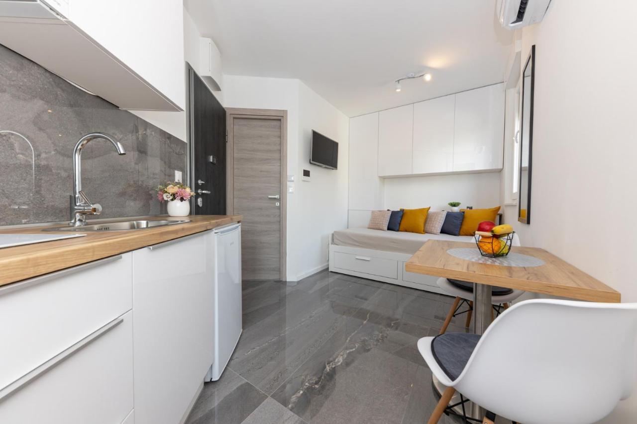 New Studio For 2, Free Private Garage Spot, Wi-Fi, 200 M From Mall Of Split Exteriér fotografie