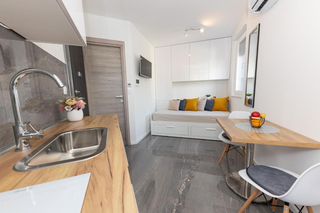 New Studio For 2, Free Private Garage Spot, Wi-Fi, 200 M From Mall Of Split Exteriér fotografie
