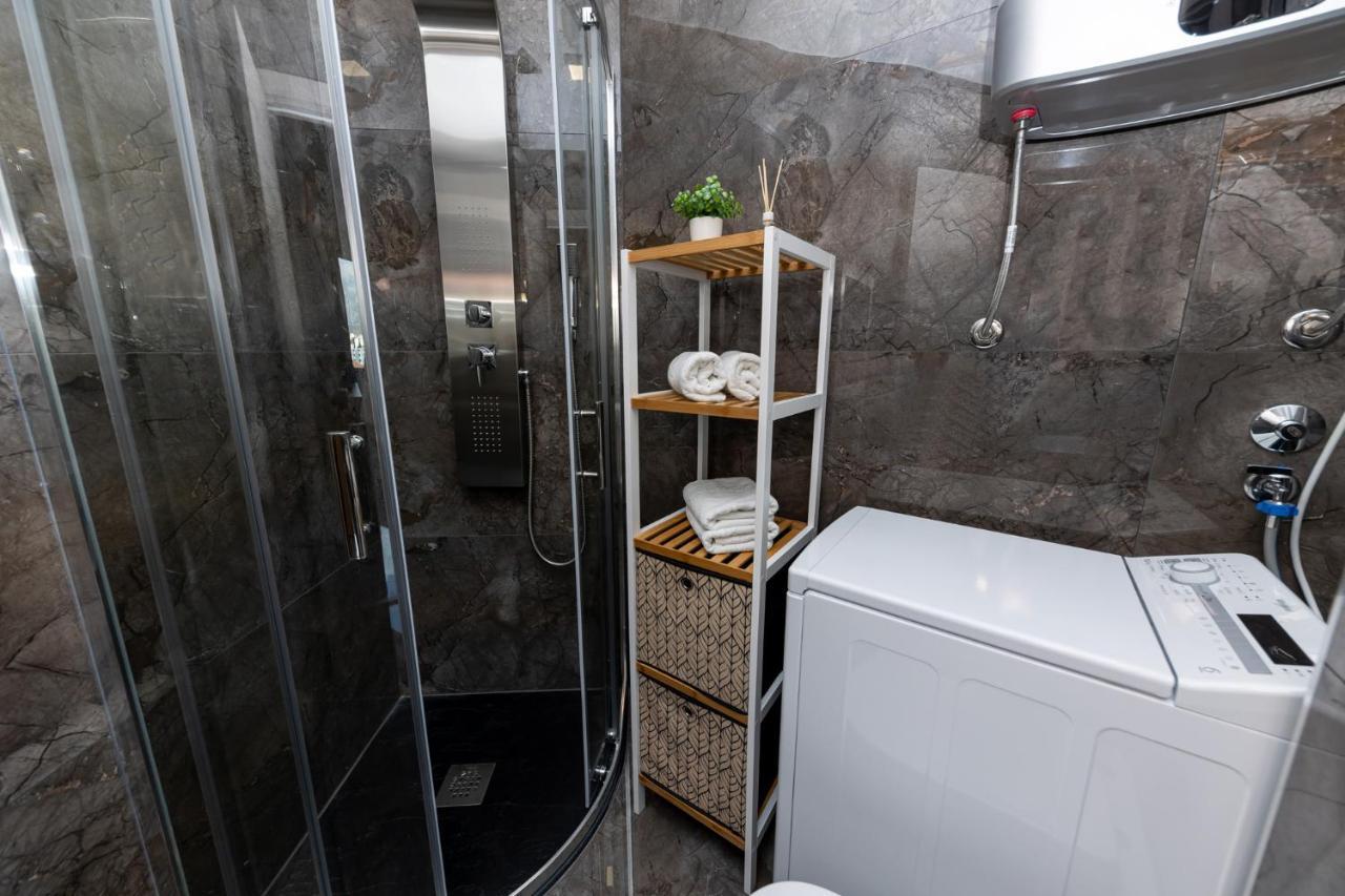 New Studio For 2, Free Private Garage Spot, Wi-Fi, 200 M From Mall Of Split Exteriér fotografie