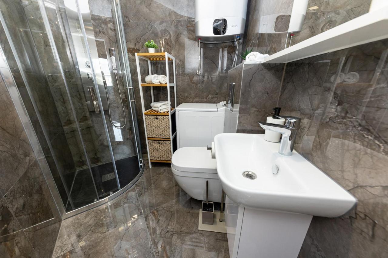 New Studio For 2, Free Private Garage Spot, Wi-Fi, 200 M From Mall Of Split Exteriér fotografie