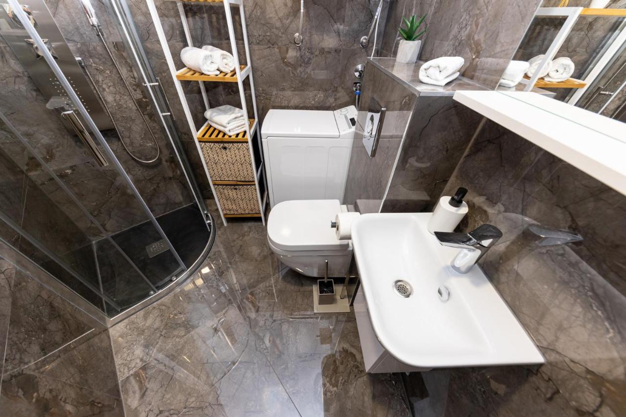 New Studio For 2, Free Private Garage Spot, Wi-Fi, 200 M From Mall Of Split Exteriér fotografie
