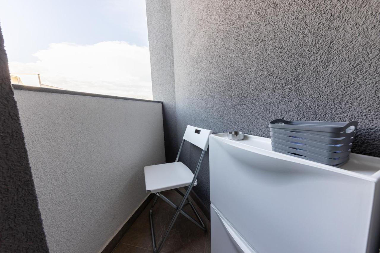 New Studio For 2, Free Private Garage Spot, Wi-Fi, 200 M From Mall Of Split Exteriér fotografie