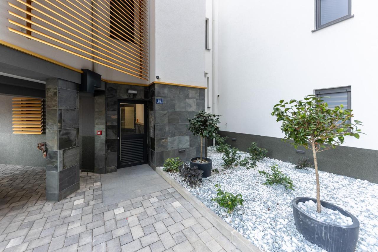 New Studio For 2, Free Private Garage Spot, Wi-Fi, 200 M From Mall Of Split Exteriér fotografie